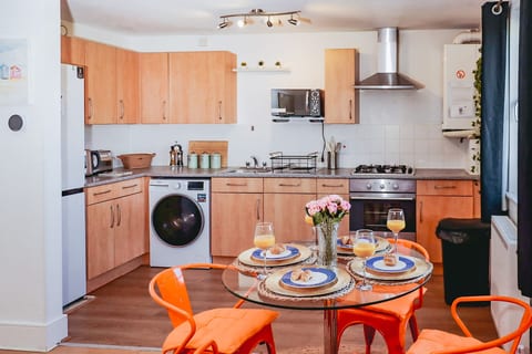 Elizabeth Line Retreat – Modern 2BR Flat in Hayes