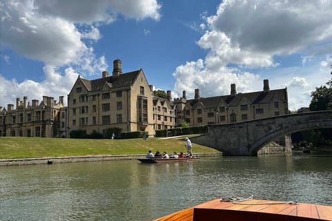 Cambridge Comfort Stay - 2BR Flat w/Free Parking
