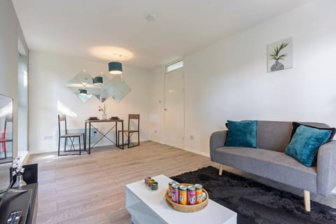 Bright Spacious 2BR Birmingham Retreat FREE Parking