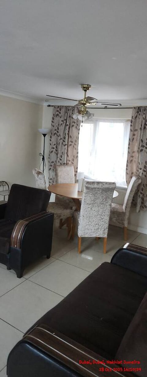 Spacious 3BR Haven in Tilbury with Free Parking
