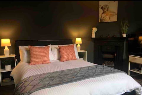 Suffolk Pink House, Newmarket Room 1