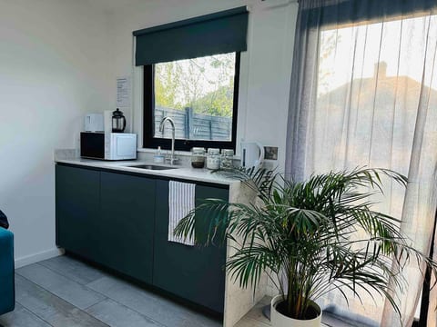 2-Bedroom Garden Studio in Cambridge City Centre with Parking