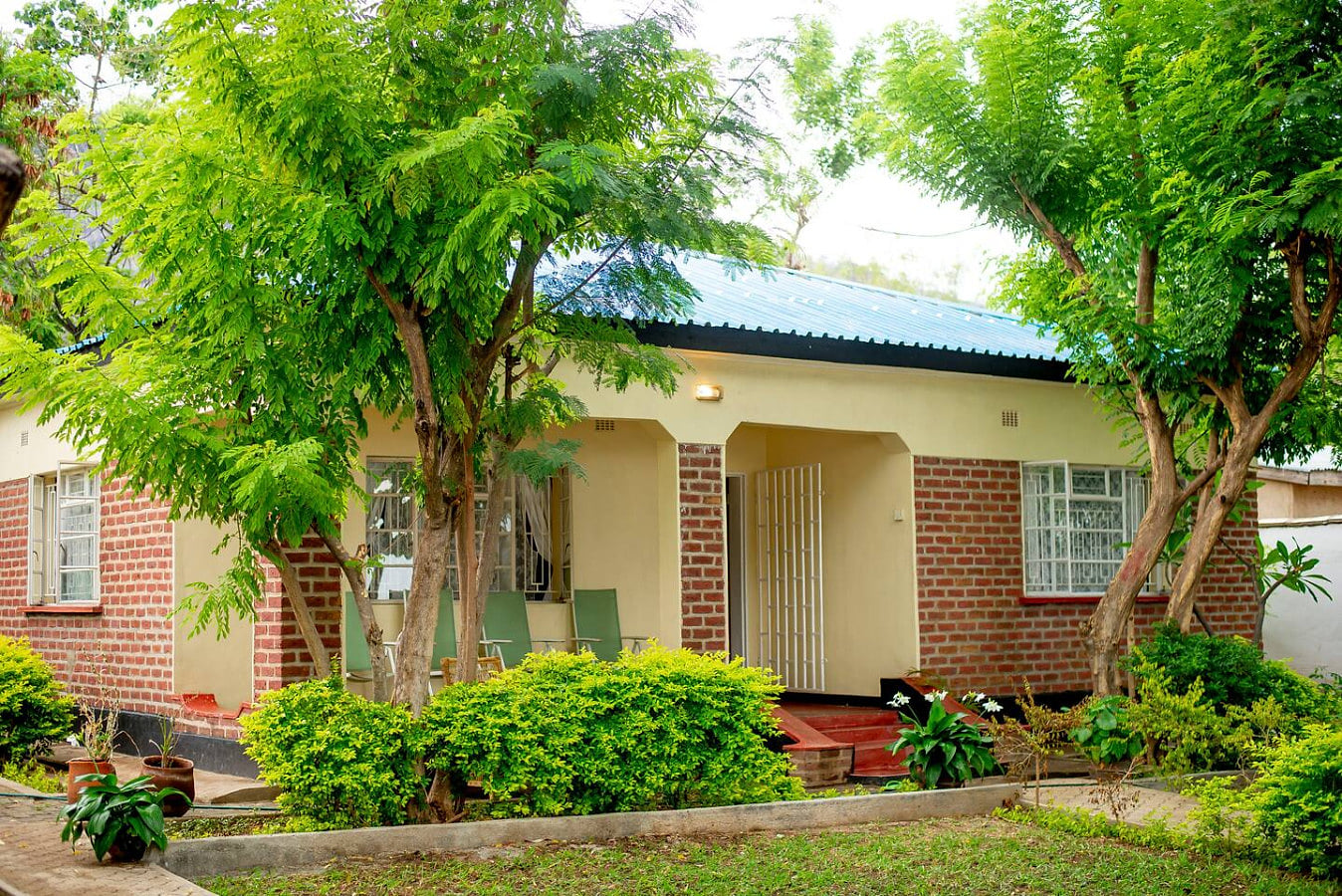 The Bay Cottage: 4BR Retreat in Cape Maclear