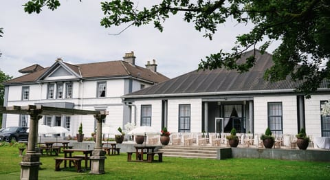 Room 2 Manor Park Country House in Swansea