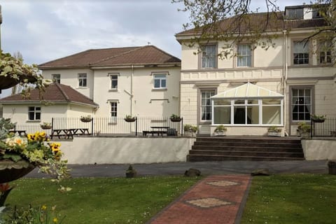 Room 4 Manor Park Country House in Swansea Sleeps 2