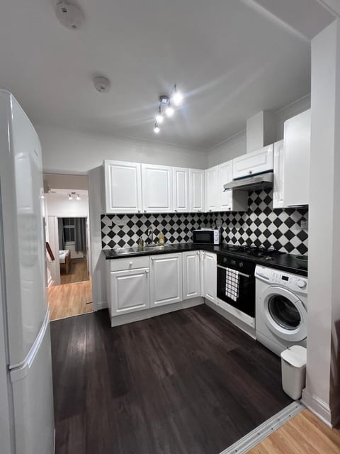 Woodside Comfort 2BED Lots of Shop &Transport Link