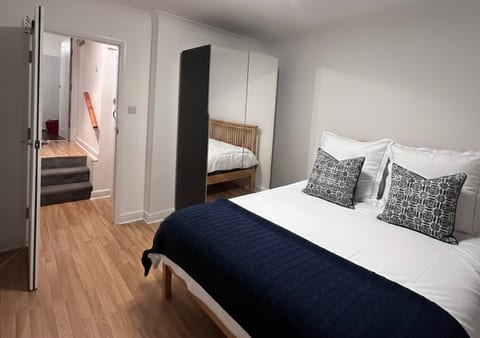 Woodside Comfort 2BED Lots of Shop &Transport Link