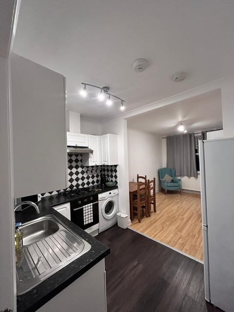 Woodside Comfort 2BED Lots of Shop &Transport Link