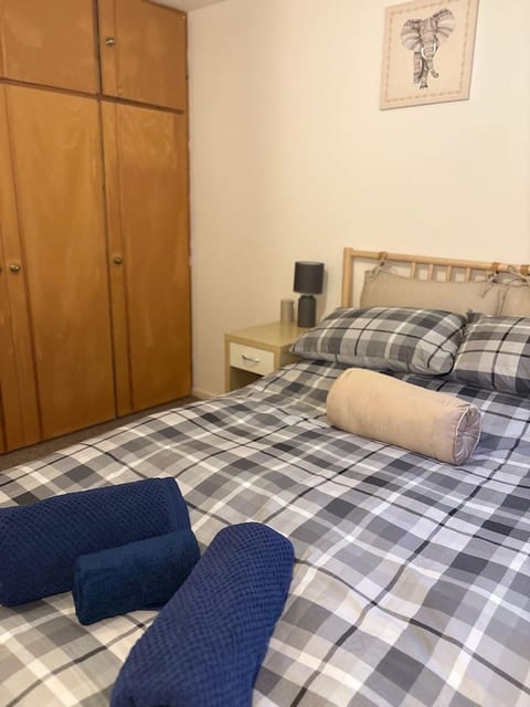 Cozy Northolt Hideaway 1BR FREE Wifi StreetParking