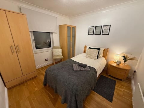 Large 5BR House | Parking | WiFi | Garden in Essex