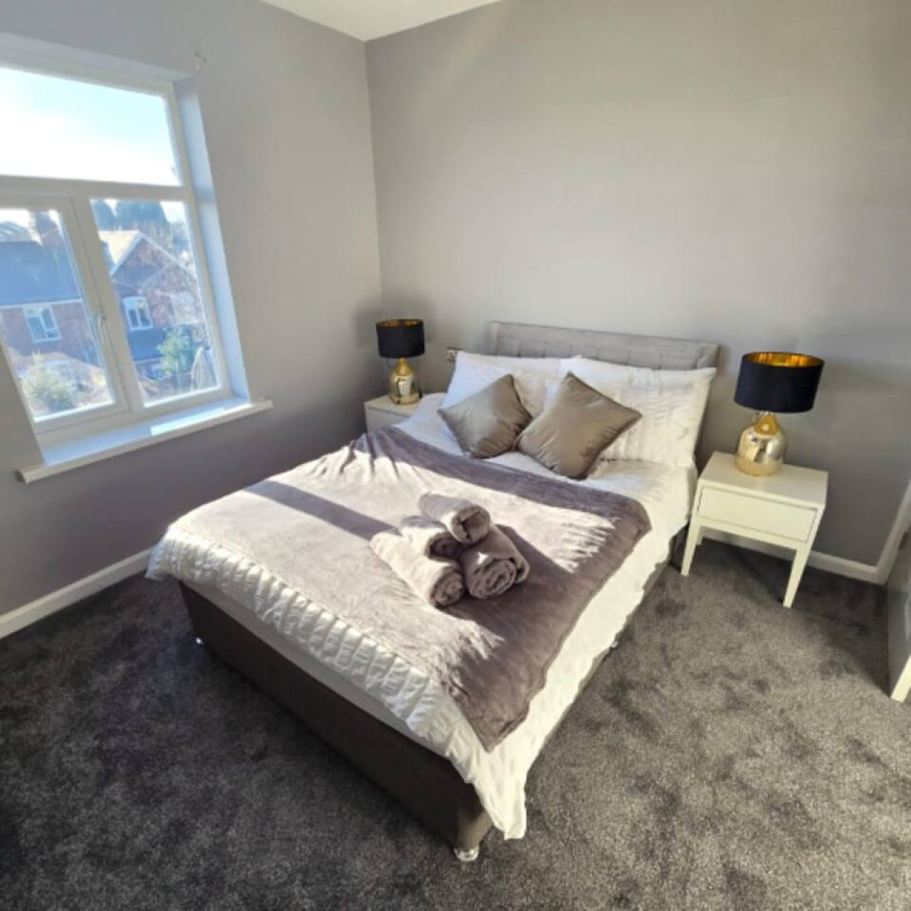 West Midlands Home - 3BR w/FREE Parking and WIFI