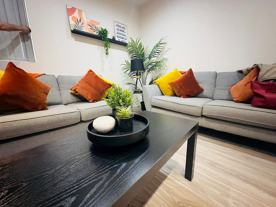 Spacious 6-Bedroom Terraced House | Sleeps 8 | Near City Centre - Lancashire