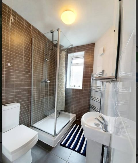Madeira Avenue Retreat 2BR Apt with Street Parking