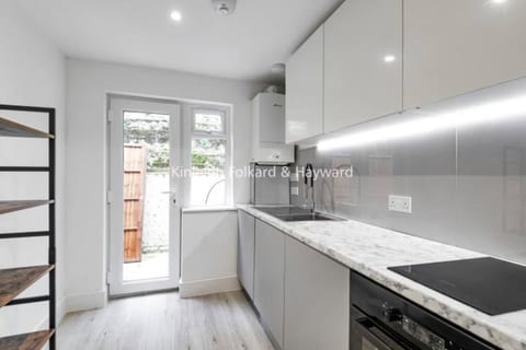 Madeira Avenue Retreat 2BR Apt with Street Parking