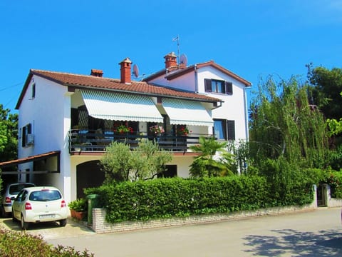 Apartment 793