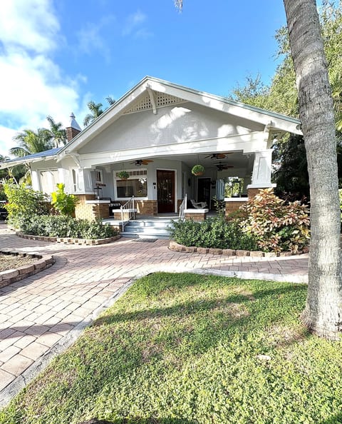 Avalon House- Walk to Downtown-Historic District image 6
