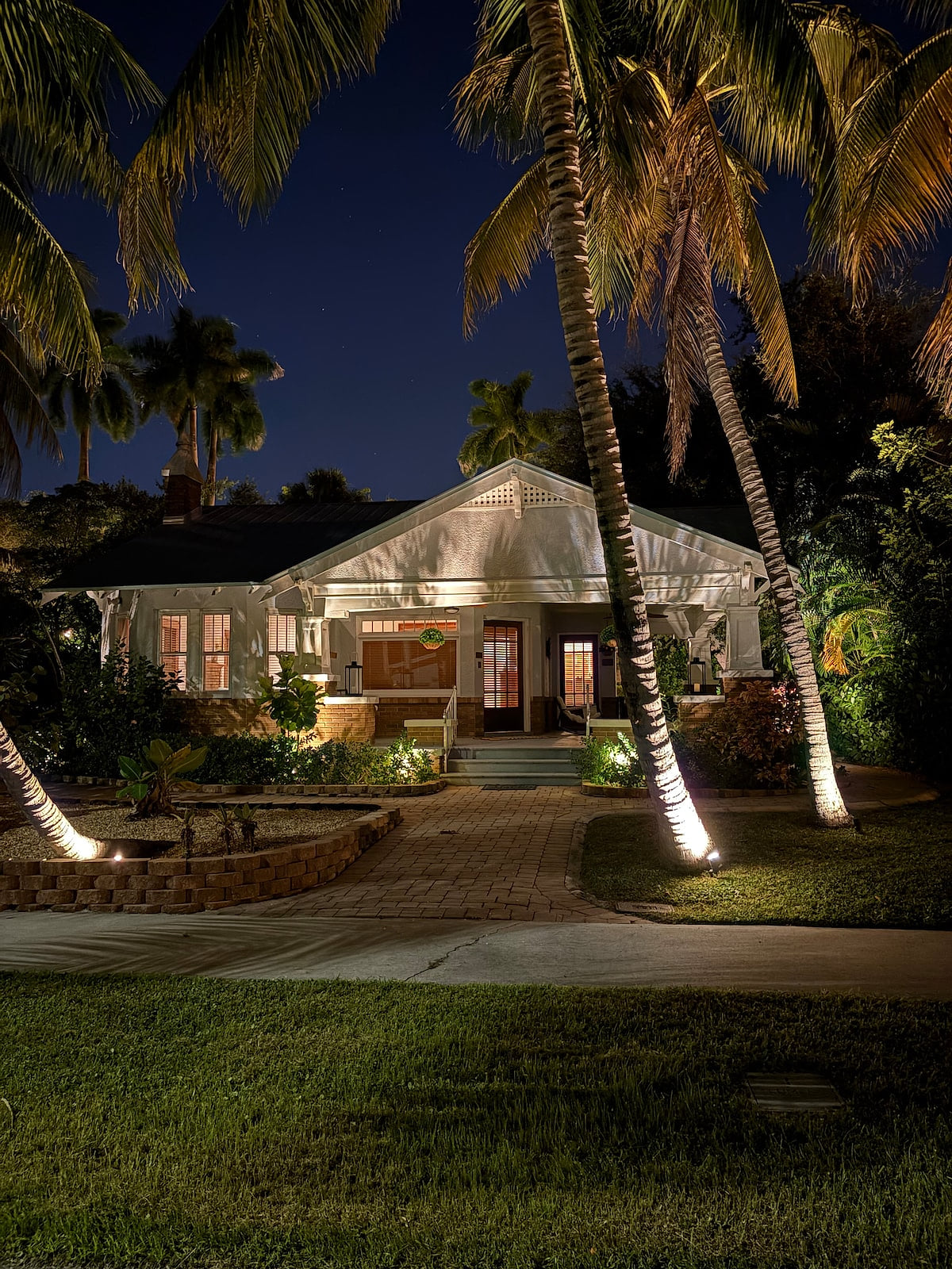 Avalon House- Walk to Downtown-Historic District image 1