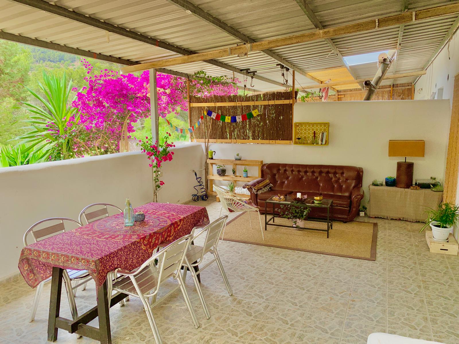 Forest-Edge Retreat: Charming House with Private T