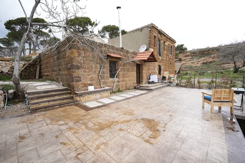 200 Year old Guesthouse, 10 min from Faqra Club