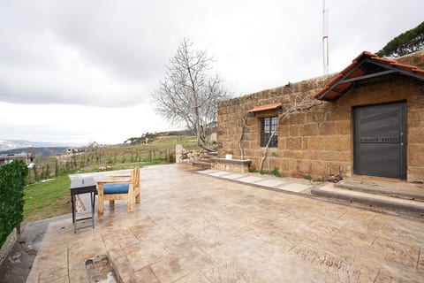 200 Year old Guesthouse, 10 min from Faqra Club
