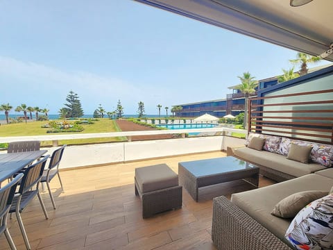 Holiday home with sea and pool views in Tamaris