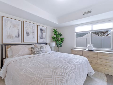 Enjoy a good night's rest in this cozy king bed.