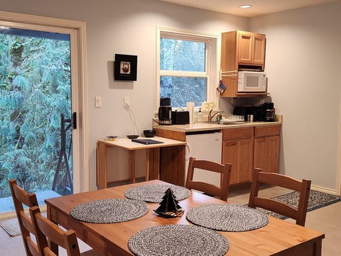 Northwest Portland Forest View Quiet Family Home