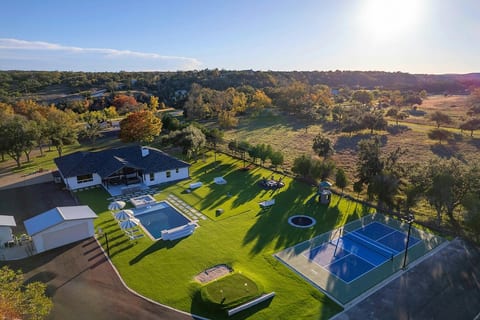 Luxe Hill Country Villa | Pool, HotTub, Pickleball image 2