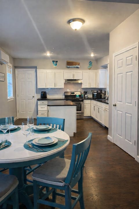 Enjoy the eat in kitchen with a dining table and island kitchen. Fully stocked with coffee and creamer and everything else you need for a home cooked meal!