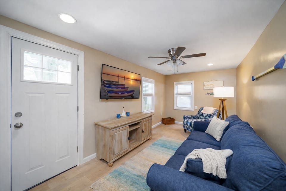 Cozy living area with a pull out couch.