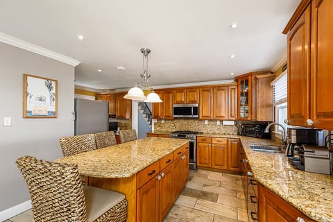 Ventnor Beach Gem: Central AC, Patio&Deck, Parking