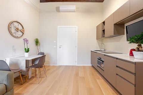 Luxury suite with private bathroom and view image 2