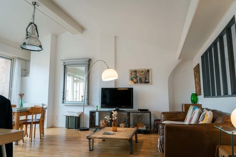 Le Jacobin - Terrace Apartment in Central Toulouse w/ AC & Rooftop