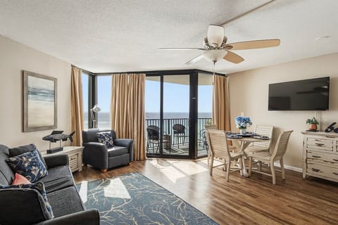 Beachfront! Balcony Views + Pools + Beach Access