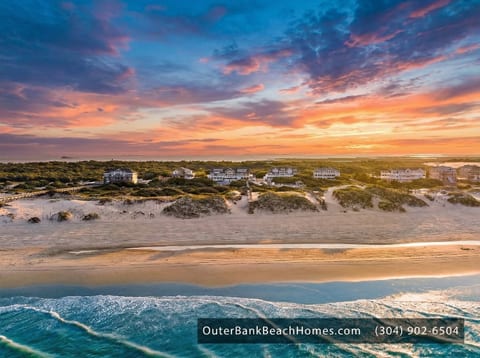 LuxStayUSA | Mark Twain Oceanfront - 4x4 OBX