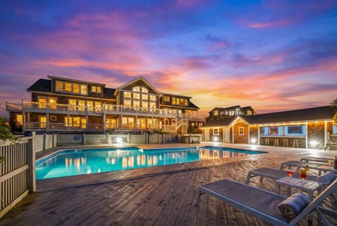 LuxStayUSA | Mark Twain Oceanfront - 4x4 OBX