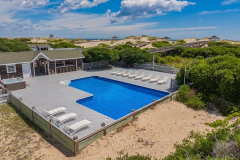 LuxStayUSA | Mark Twain Oceanfront - 4x4 OBX
