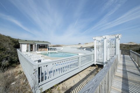 LuxStayUSA | Hemingway Oceanfront – 4x4 OBX