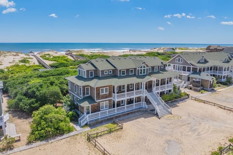 LuxStayUSA | Hemingway Oceanfront – 4x4 OBX