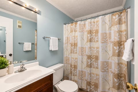 Bright Seafoam Bathroom Retreat
