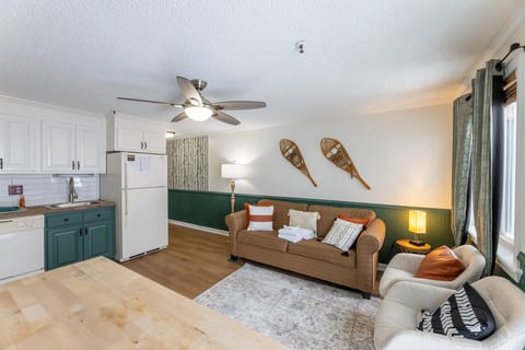 LuxStayUSA | ML 294 Ski In/Out| Slope View| Free Parking