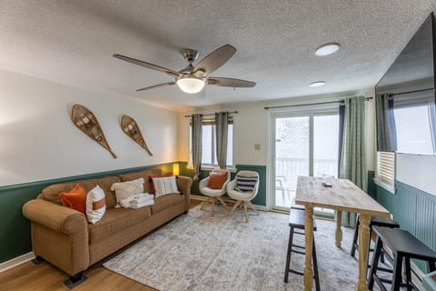 LuxStayUSA | ML 294 Ski In/Out| Slope View| Free Parking