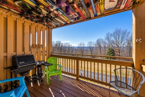 Enjoy Stunning Sunset and Mountain views! Guest Review From Carla Picard "The majestic sunset views from the property were absolutely stunning. Thanks for a wonderful stay!"