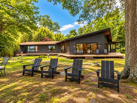Potomac Riverfront Estate — Haiku River House, Single-Level, Fort Washington MD