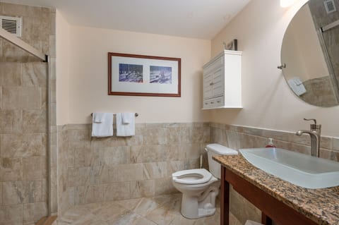 Get ready for the day in this spacious bathroom!