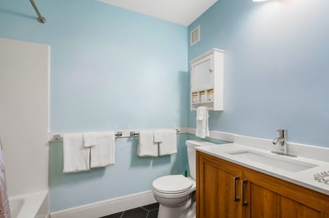 Enjoy the convenience of a spacious bathroom!