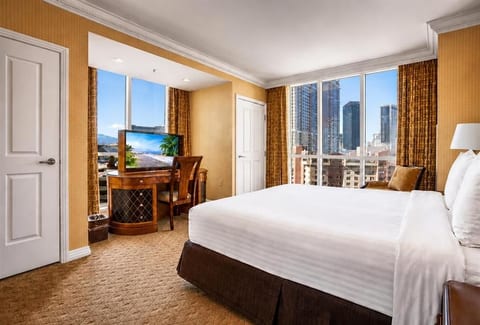Studio Suite Bath — Private Full Bathroom, Enclosed Glass Shower, Separate from Master Ensuite, No Sharing Required