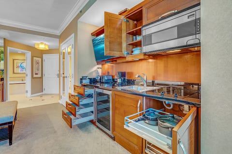 Gourmet Kitchen — Full Sub-Zero Refrigerator, Complete Appliance Suite, Self-Catering Saves Significantly on Dining