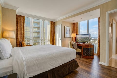 King Suite — 11th Floor, Private Ensuite Bath, Jetted Soaking Tub Access, City Skyline View