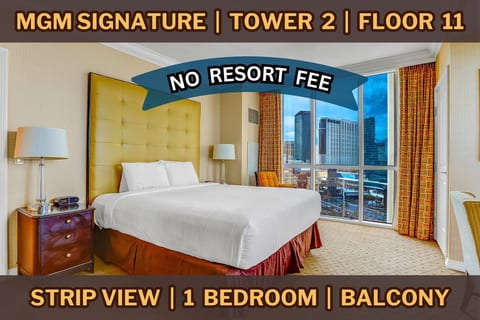 Wake Up to Luxury 🌅 - King Bed with Breathtaking Strip Views!